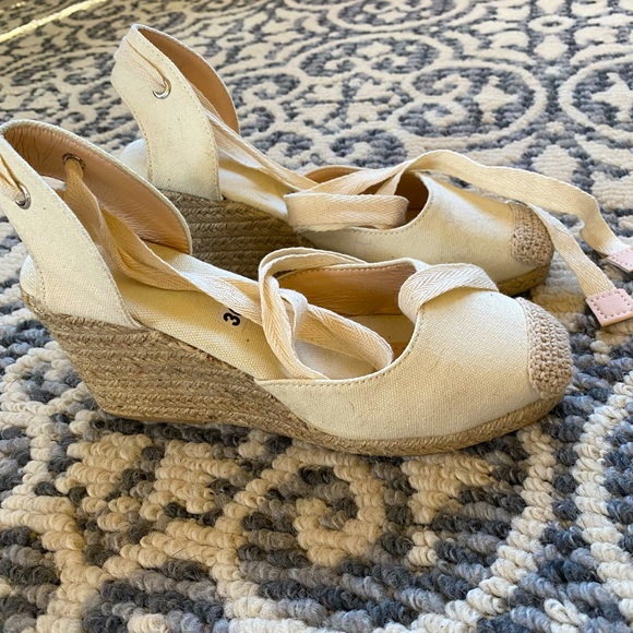 Cream closed toe espadrilles , purchased from Amazon - Picture 2 of 3